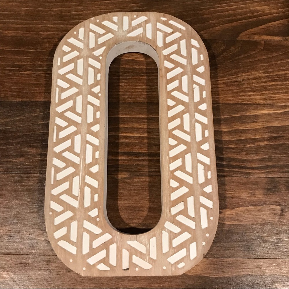 ▪️Whitewashed Letter “O” Decor - Picture 1 of 6